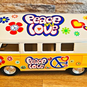 Volkswagen Classical Bus 1962, 1/32 diecast car, 1/32 scale model car, Diecast model bus, Volkswagen diecast bus, VW bus, Peace and Love