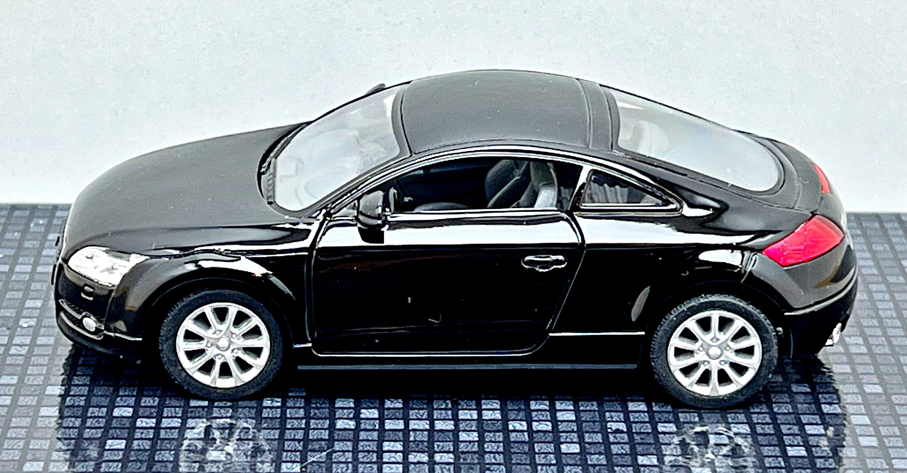 Audi TT Coupé ミニカー ブラック Audi TT Coupe Black 1/24 Diecast Model Car by Motormax