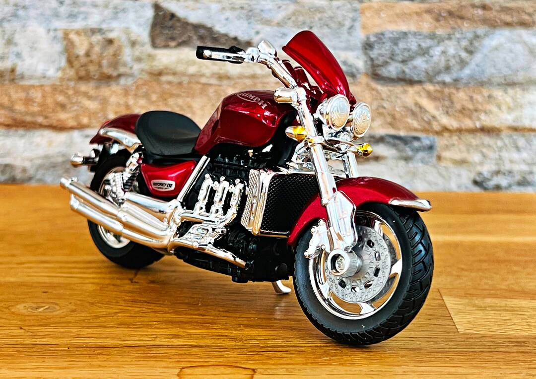 TRIUMPH Rocket III, Scale 1/18 Diecast Motorcycle, 1/18 Die Cast, Model