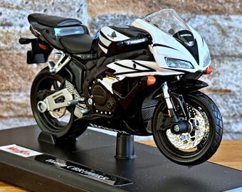 Honda CBR1000RR , !/18 Scale Model Motorcycle, Scale 1/18 Diecast