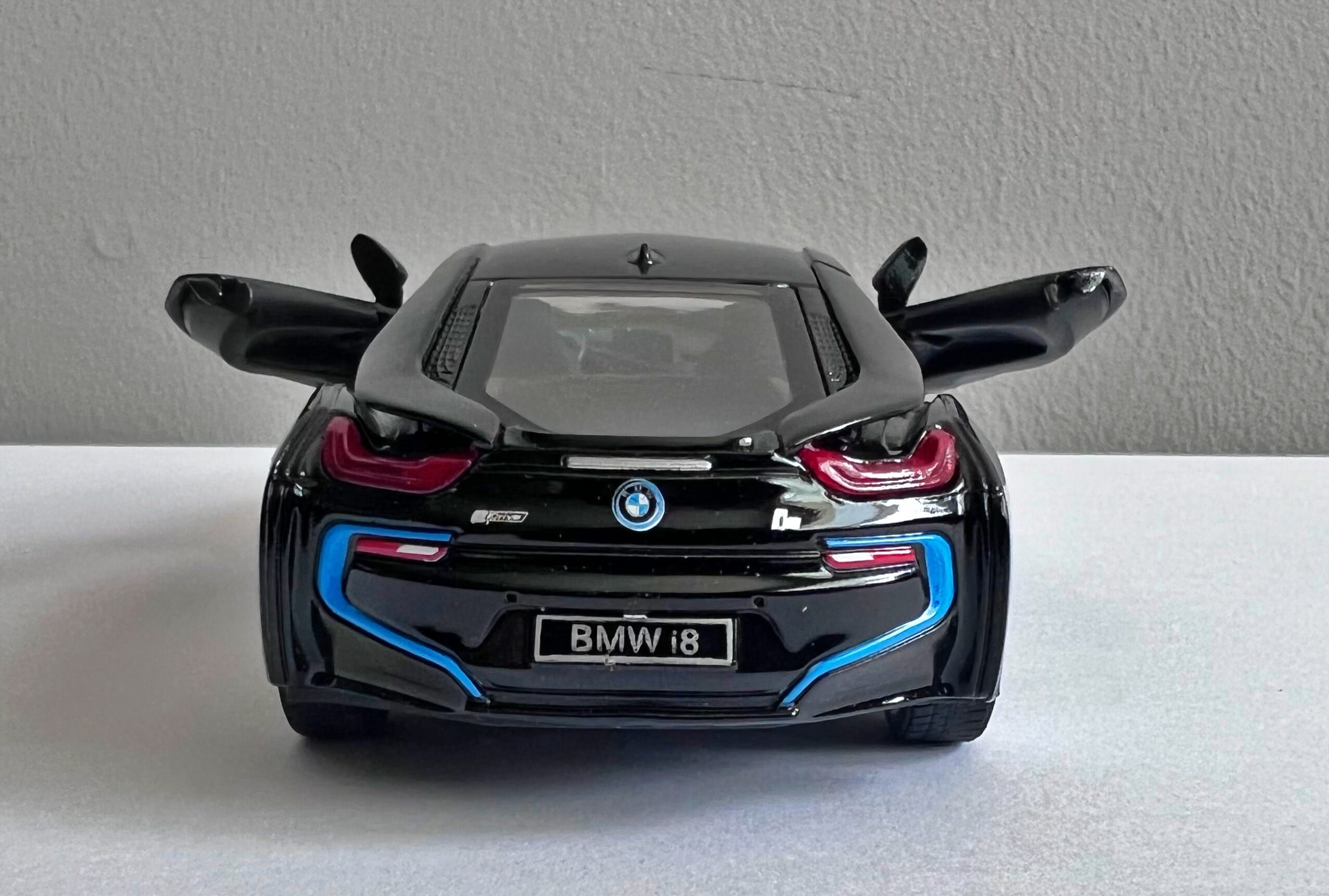 1/18 Dealer Edition BMW i8 (Blue) Diecast Car Model