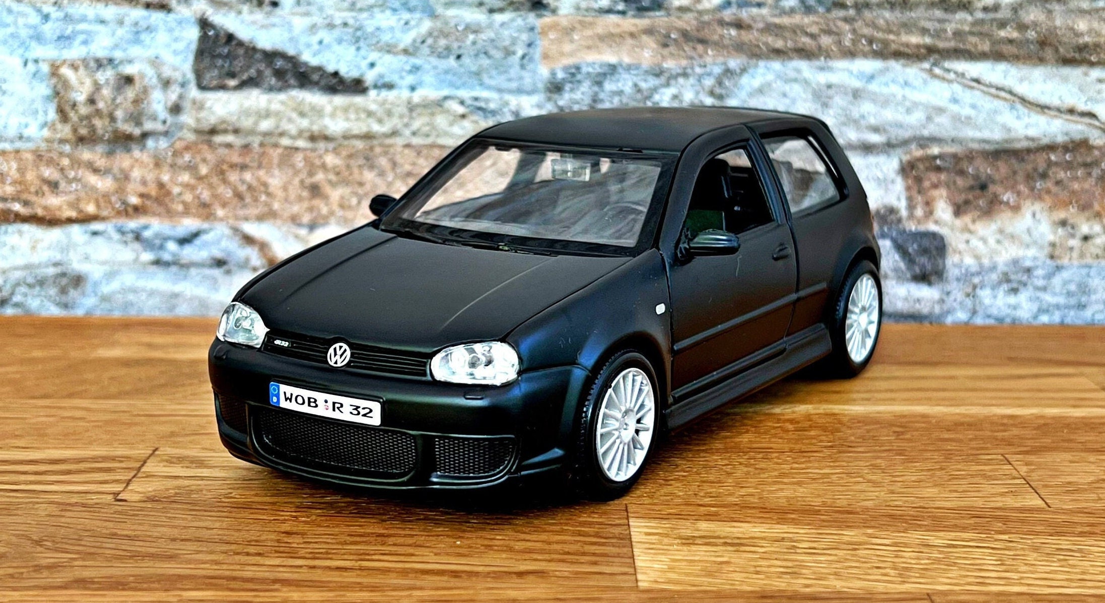 Volkswagen Golf R32 | Model Car | Diecast Car | 1/24 Scale Model