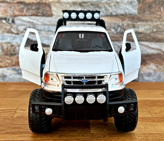 Ford F-150 XLT Flareside Supercab 2001 | Diecast Truck | 1/24