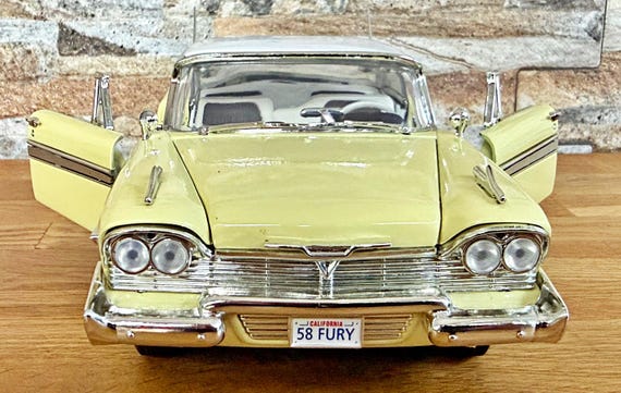 1/18 プリムスフューリー 1958 ライトイエロー ダイキャスト製ミニカー 1/18 プリムスフューリー 1958 ライトイエロー ダイキャスト製ミニカー