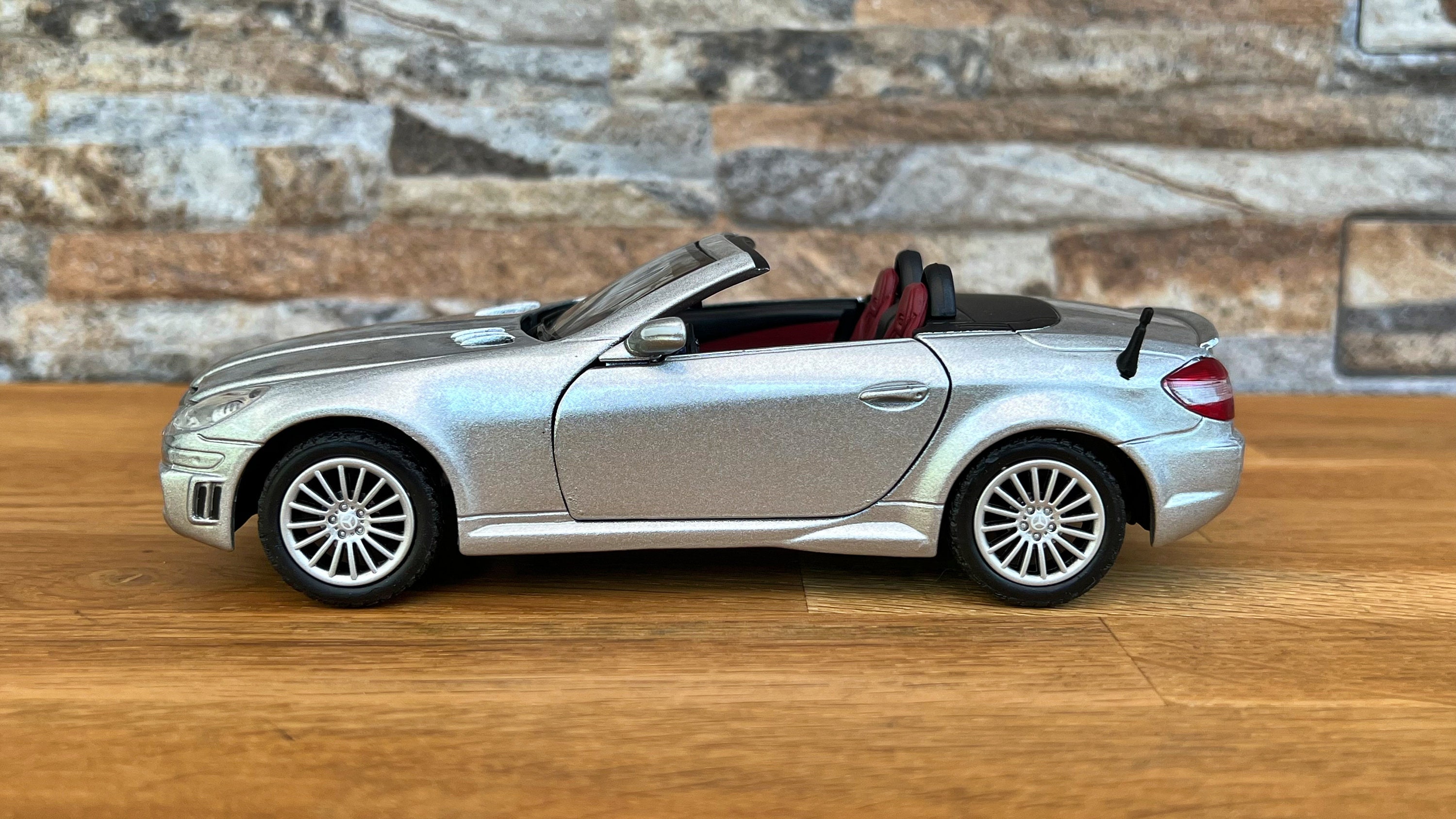 Mercedes Benz SLK 55 Amg Cabriolet | Model Car | Scale 1/24