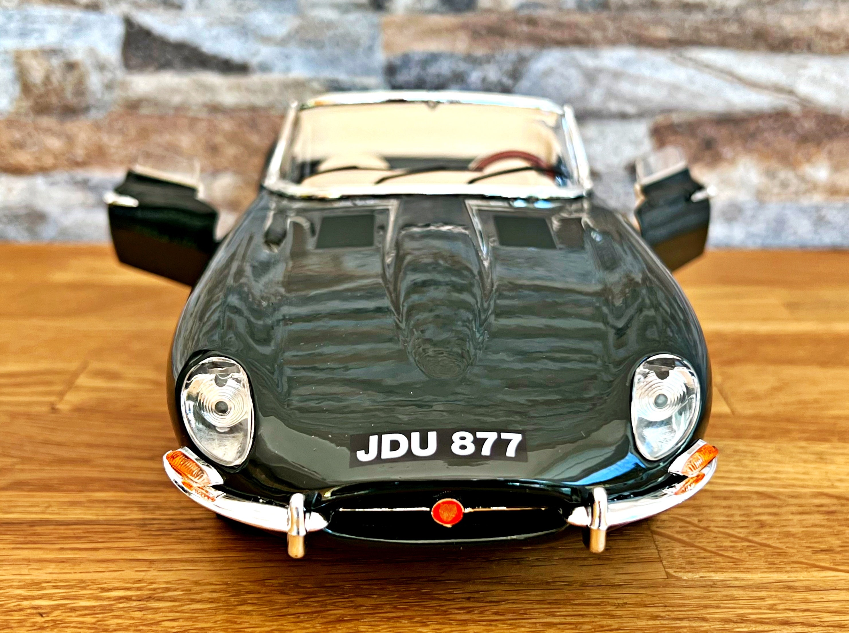 Jaguar E-type Cabriolet | Model Car | 1/18 Scale Model Car | 1/18