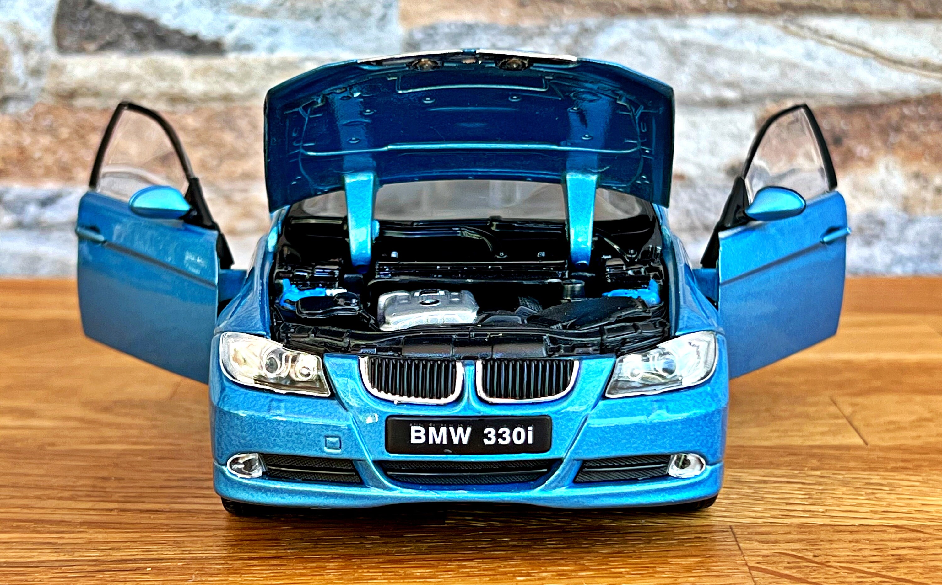 ミニカー  330i COUPE il_fullxfull.5422034638_alpu.jpg