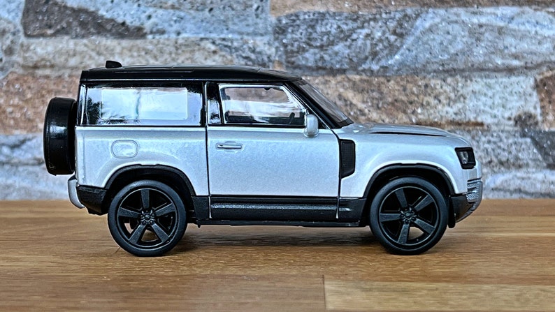 Land Rover Defender 2020, Model Car, Diecast Car, 1/36 Scale Model Car ...