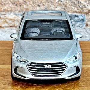 Hyundai Elantra , modèle de voiture, échelle 1/36 modèle de voiture, 1/36 voiture moulée sous pression, objet de collection, Hyundai Diecast, Modèle de voiture image 5