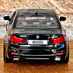 Voiture Miniature BMW M550i 1/36 En Métal - Diecast, Portes Ouvrantes - NEUVE