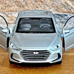 Hyundai Elantra , modèle de voiture, échelle 1/36 modèle de voiture, 1/36 voiture moulée sous pression, objet de collection, Hyundai Diecast, Modèle de voiture image 8