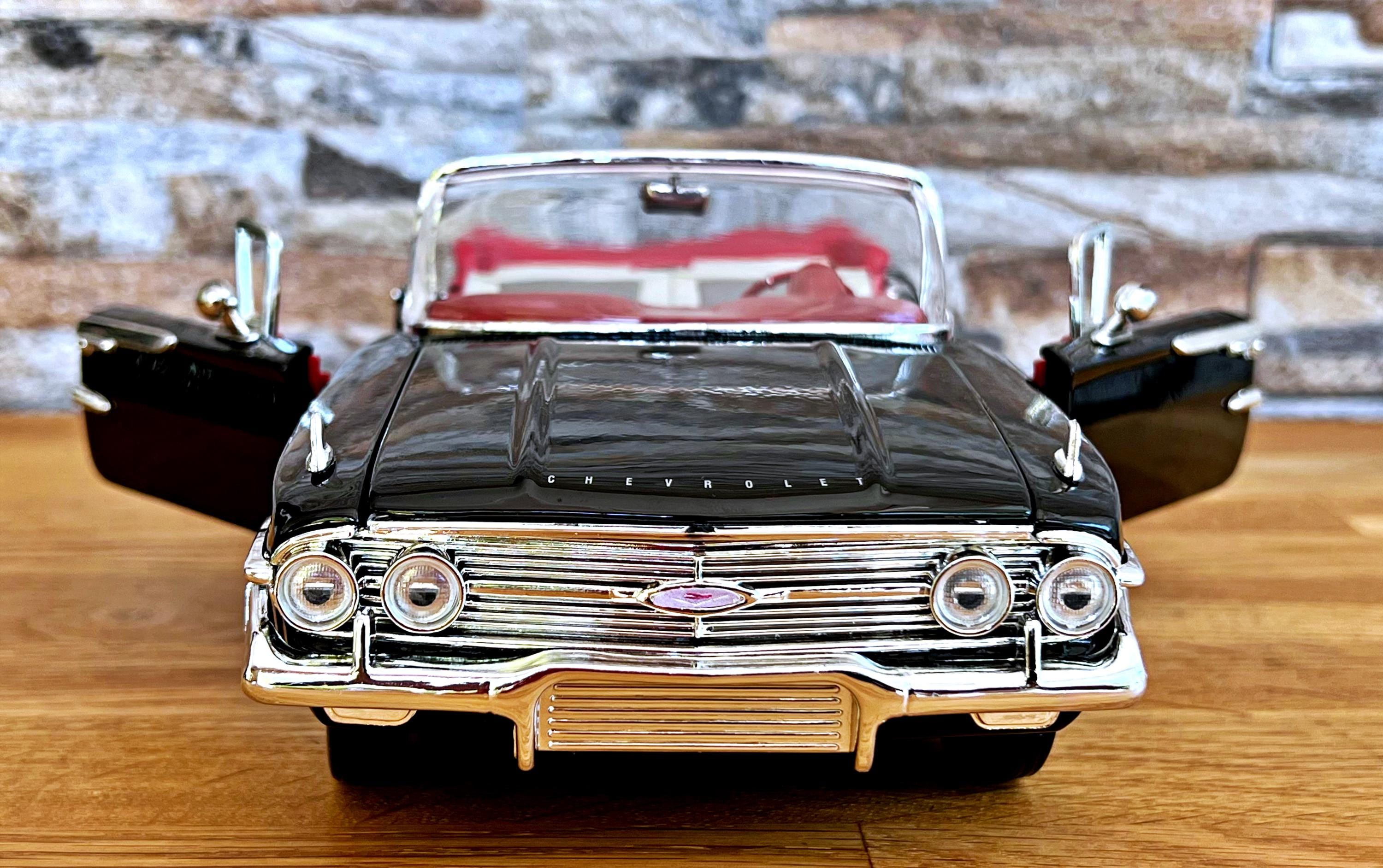 Chevrolet Impala 1960 | 1/18 Scale Model Car | Diecast Car Model