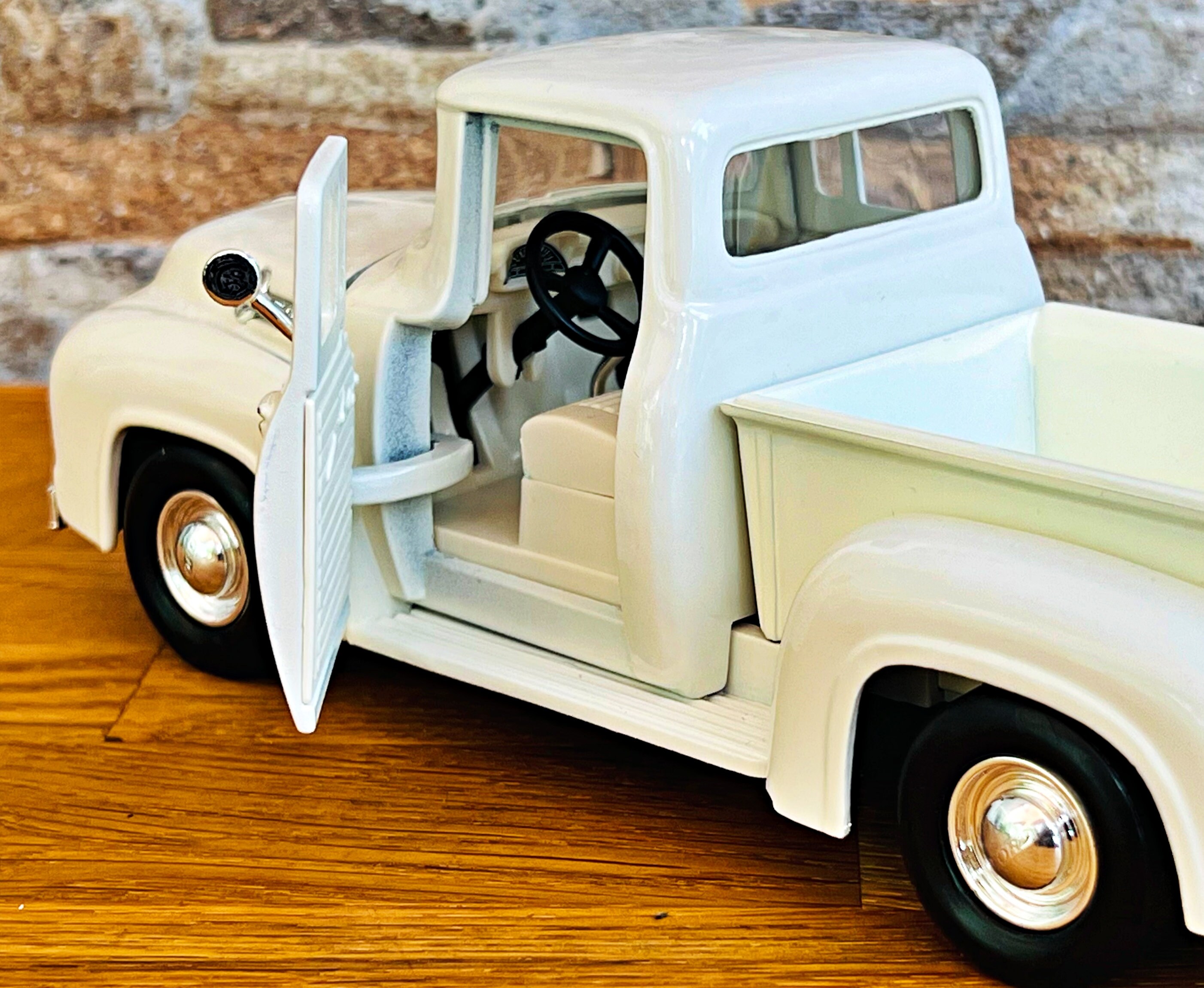 1956 フォード F-100 ピックアップ ウィズ　ガスポンプ JADA 1956 フォード F-100 ピックアップ ウィズ ガスポンプ - メルカリ