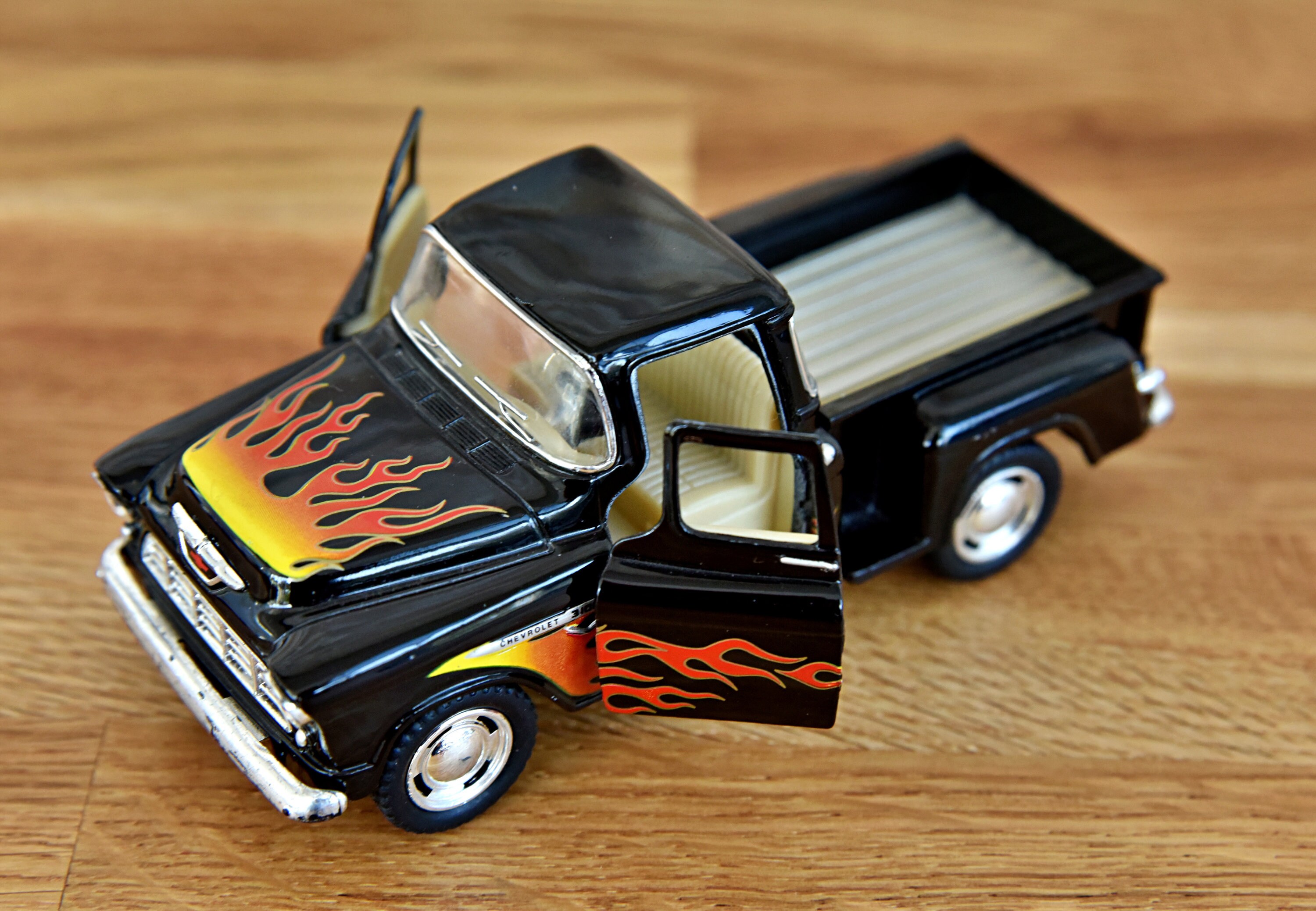 ミニカー 1955 CHEVY STEPSIDE SS 5602 1/36 CHEVROL Superior Collectibles ~ 1955 Chevy Stepside - SS5602 | 1:36