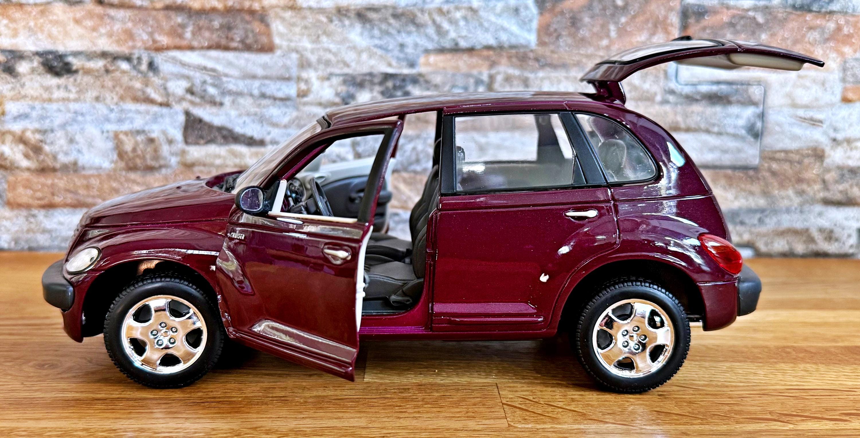 クライスラーPTクルーザー　1:18 Chrer PT Cruiser il_fullxfull.7299529118_1yb2.jpg