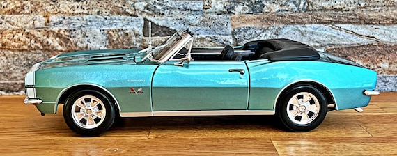 シボレー カマロ RS/SS 396 1967 | ヴィンテージ モデルカー | 1/18