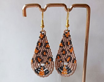 Pantera earrings: Leopard fringed miyuki earrings - clips or studs - boho spirit