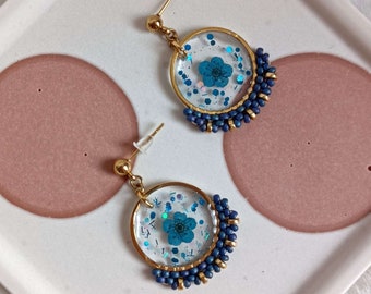 Necklace and earrings with blue dried flowers, resin and pearls - gold stainless steel - unique women's gift, artisanal jewelry for her