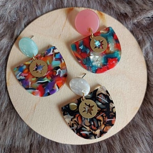 Pendientes de acetato GALINA - media luna de acetato multicolor y latón crudo - clips o tachuelas - espíritu vintage - estilo años 80