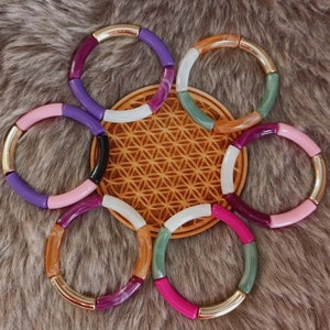 INES Bracelets: Curved tube resin bead bracelet for women - Various colors - 80s style