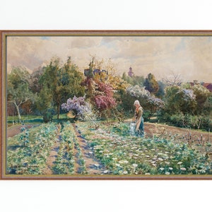 Könnte beinhalten: Ein Aquarellbild, das eine Frau in einer Gartenlandschaft zeigt. Die Frau trägt ein langes Kleid und einen Hut und hält eine Gießkanne in der Hand. Der Garten ist voller Blumen und Bäume, im Hintergrund sind Gebäude zu sehen.