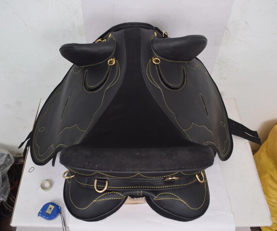 Selle Cheval Australienne – Daïm Synthétique – Taille 14 à 19 Pouces – Neuf