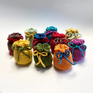Gift Sacks Crochet Pattern. Instant Digital Download. Gift bags to crochet.