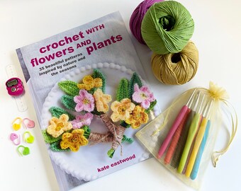 Flowers & Plants Crochet Kit. For Beginners Upwards! Includes UK Yarns, Book, 9 Crochet Hooks, Digital Stitch Counter plus Cute Accessories.