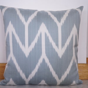 Fodera per cuscino Ikat fatta a mano in seta, fodera per cuscino moderna, federa geometrica, cuscino d'arte vintage in seta colorata, cuscino in tessuto Boho