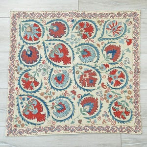 Silk Embroidery Suzani Table Cloth, Linen Coverlet, Batik Quilt, Woven Throw Runner, Quilted Table Runner, Art Deco Cloth, Vintage Tapestry