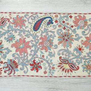 Seidenstickerei Suzani Tischläufer, Leinen Bettdecke, Batik Quilt, Gewebter Läufer, Gesteppter Tischläufer, Art Deco Tuch, Vintage Wandteppich