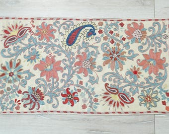 Silk Embroidery Suzani Table Runner, Linen Coverlet, Batik Quilt, Woven Throw Runner, Quilted Table Runner, Art Deco Cloth, Vintage Tapestry