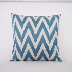 Fodera per cuscino Ikat fatta a mano in seta, fodera per cuscino moderna, federa geometrica, cuscino d'arte vintage in seta colorata, cuscino in tessuto Boho