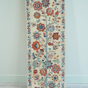 Seidenstickerei Suzani Tischläufer, Leinen Bettdecke, Batik Quilt, Gewebter Läufer, Gesteppter Tischläufer, Art Deco Tuch, Vintage Wandteppich