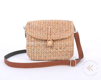 Handwoven Straw Crossbody Bag: Boho Camera Purse with Leather Trim