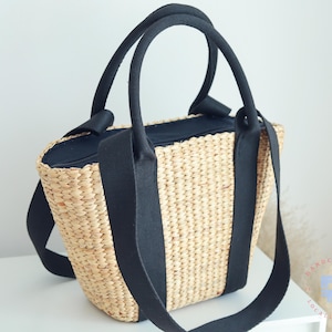 Handmade Woven Straw Tote Bag: Everyday Wicker Shoulder Bag