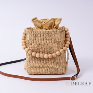 Straw Square Bucket Bag with Bamboo Bead Handle, Wicker Straw Tote Bag Crossbody Strap, Wicker Basket Bag, Woven handbag, Gift ideas for Her