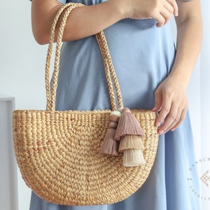 Straw Tote Bag with Zipper, Woven Basket Bag Seagrass Market Wicker Bag Tassel Personalized Beach Bag Fashion, Bridesmaid Tote Bag Aesthetic