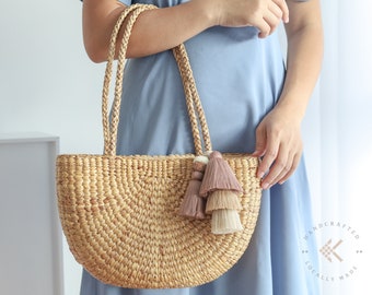 Handwoven Seagrass Tote Bag with Zipper: Tassel Market Bag