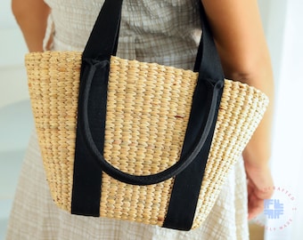 Handmade Woven Straw Tote Bag: Everyday Wicker Shoulder Bag
