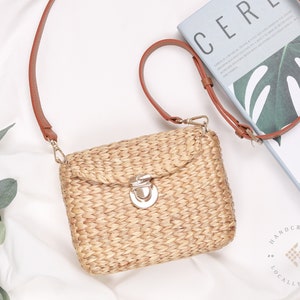 Petit sac à bandoulière en paille, sac à main pour femme en bandoulière, sac tissé, sac à main végétalien à bandoulière amovible, sac à main de plage, petit sac à bandoulière en osier
