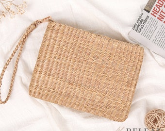 Woven Straw Clutch: Minimalist Wristlet Bag with Gold Zipper