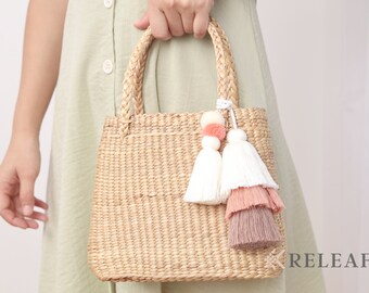 Small Tote Bag Aesthetic, Straw Bag with Tassel, Cute Tote Bag for Women, Make up Bag, Baguette Bag, Minimalist Straw Handbag Gift for Her