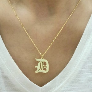 Collar inicial inglés antiguo personalizado, collar de letras iniciales góticas personalizadas, cadena de letras góticas, amuleto de oro colgante personalizado