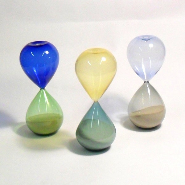 Hourglass in colored glass Height Cm. 19