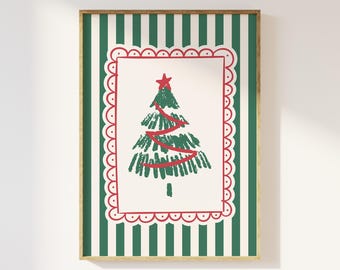 Puede incluir: Una impresión enmarcada de un árbol de Navidad. La obra presenta un árbol de Navidad verde con cinta roja y una estrella roja en la parte superior, sobre un fondo crema con un borde rojo festoneado. El marco tiene un fondo a rayas verdes y blancas.