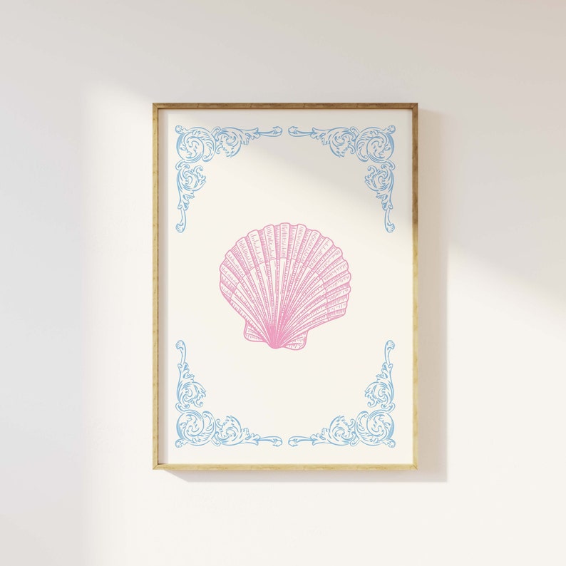 Puede incluir: Una concha rosa con un marco azul adornado. El marco tiene un dise&ntilde;o decorativo en las esquinas.