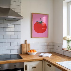Tomatenprint, gewaagde rode keukenposter, minimale grafische voedselkunst, roze dopamine-decor, digitale download afbeelding 2