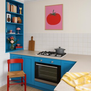 Tomatenprint, gewaagde rode keukenposter, minimale grafische voedselkunst, roze dopamine-decor, digitale download afbeelding 4