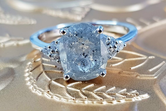 AMAZING diamond engagement ring,salt oval diamond… - image 1